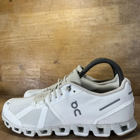 On Cloud REFLECTIVE Womens Size 7.5 Running Shoes Sneakers White Sand Gum - Picture 4 of 11